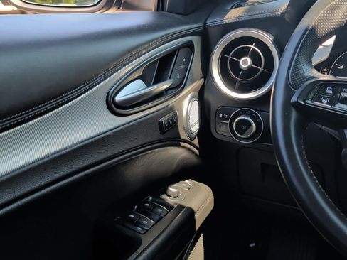 Used 2023 Alfa Romeo Stelvio Veloce AWD/4WD image 21