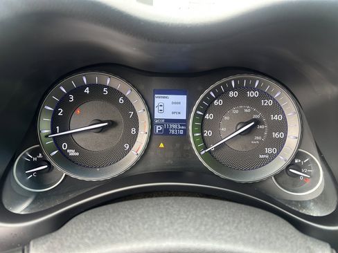 Used 2017 INFINITI Q70 3.7 image 18