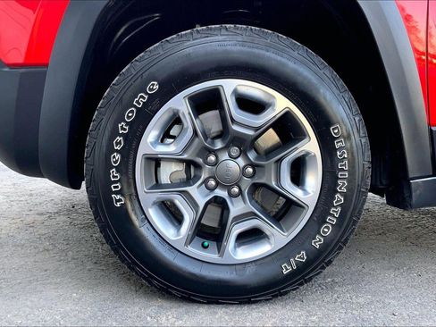 Certified 2019 Jeep Cherokee Trailhawk w/ Comfort/Convenience Group image 9