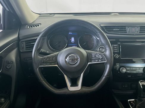 Used 2018 Nissan Rogue SV w/ Premium Package image 18