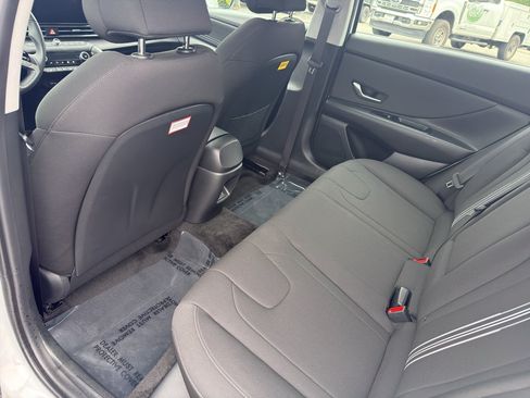 Used 2025 Hyundai Elantra SEL FWD image 18