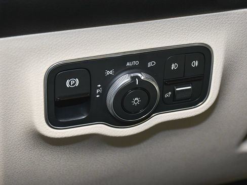 Used 2020 Mercedes-Benz GLB 250 4MATIC image 18