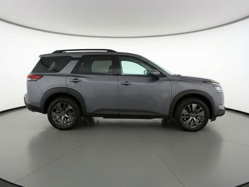 Used 2025 Nissan Pathfinder SV image 11