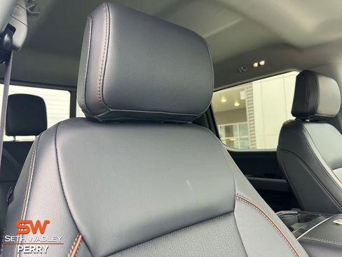 New 2026 Ford F350 Lariat w/ Black Appearance Package image 19