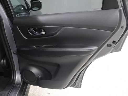 Used 2020 Nissan Rogue SV AWD/4WD image 21