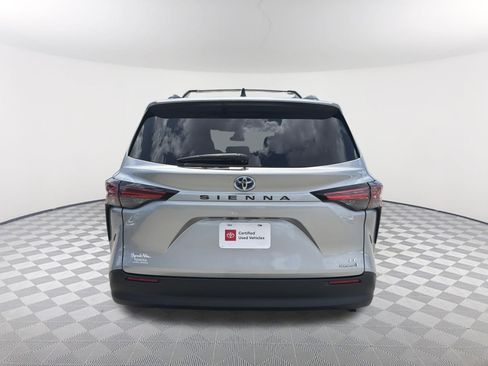 Certified 2022 Toyota Sienna LE FWD image 16