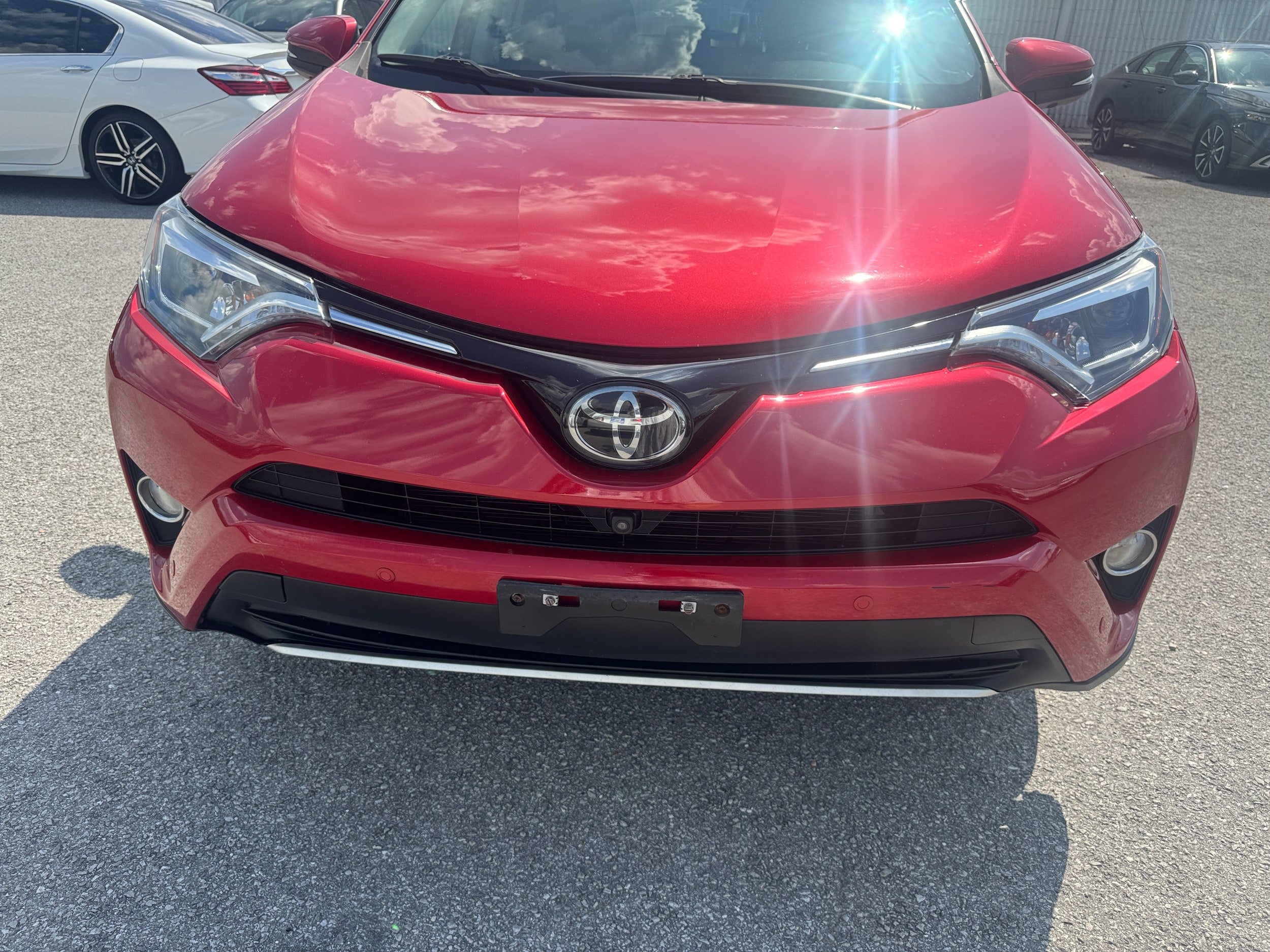 Used 2016 Toyota RAV4 Limited w/ Advanced Technology Package AWD/4WD image 3