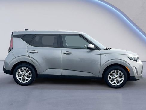Used 2023 Kia Soul LX w/ LX Technology Package image 8