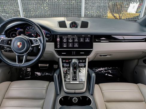 Used 2019 Porsche Cayenne S image 12