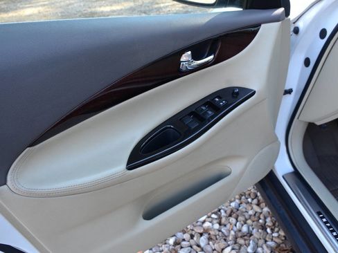 Used 2014 INFINITI QX50 Journey w/ Premium Package image 16