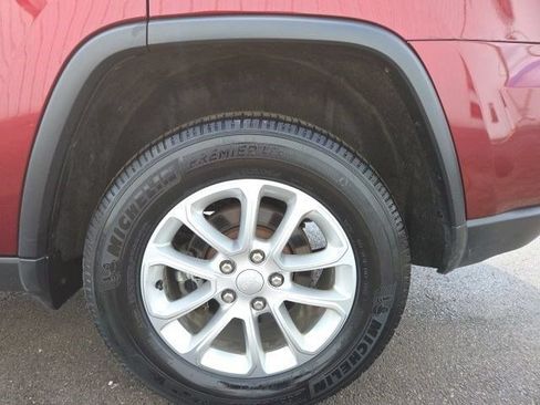 Used 2022 Jeep Grand Cherokee Laredo w/ All-Weather Capability Group AWD/4WD image 53