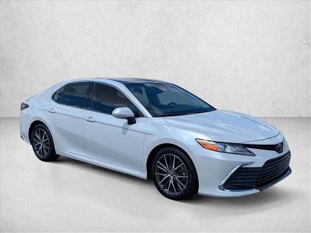 Used 2023 Toyota Camry XLE FWD image 3