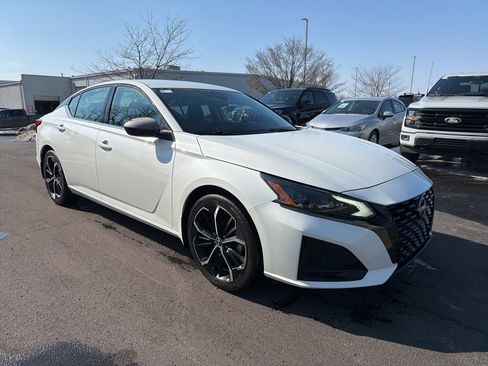 Used 2024 Nissan Altima 2.5 SR image 2
