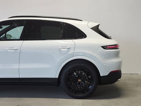 New 2026 Porsche Cayenne AWD/4WD image 7