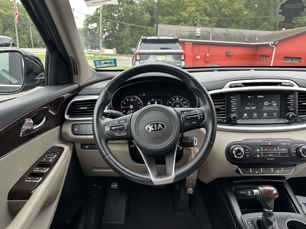 Used 2018 Kia Sorento AWD image 12