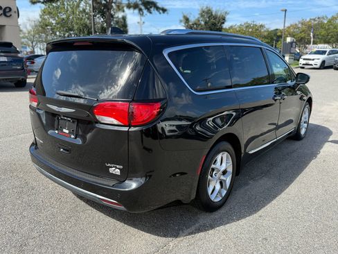 Used 2020 Chrysler Pacifica Limited w/ Advanced Safetytec Group image 7