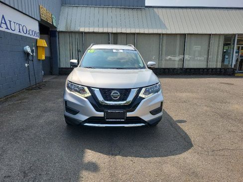 Used 2018 Nissan Rogue SV image 4