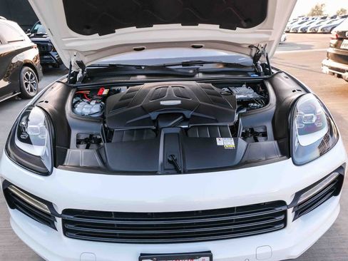 Used 2022 Porsche Cayenne AWD/4WD image 26