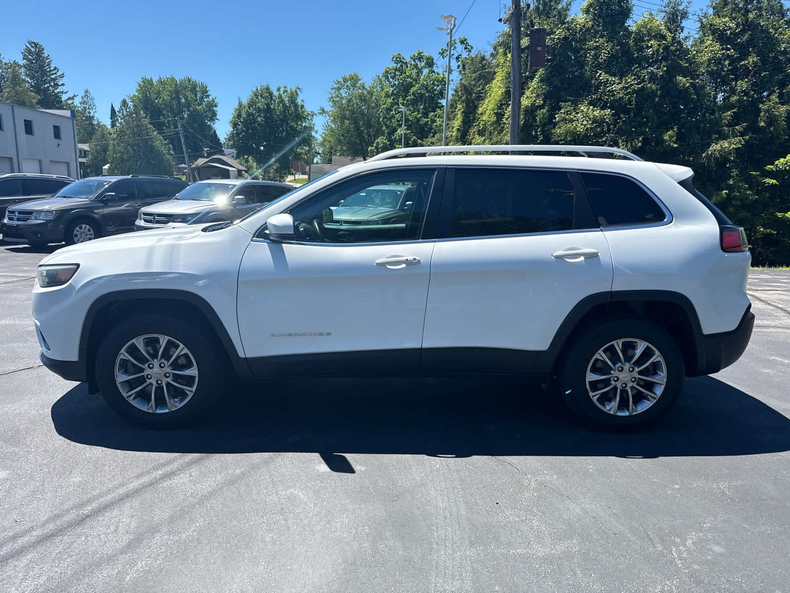 Used 2019 Jeep Cherokee Latitude Plus w/ Comfort/Convenience Group AWD/4WD image 6