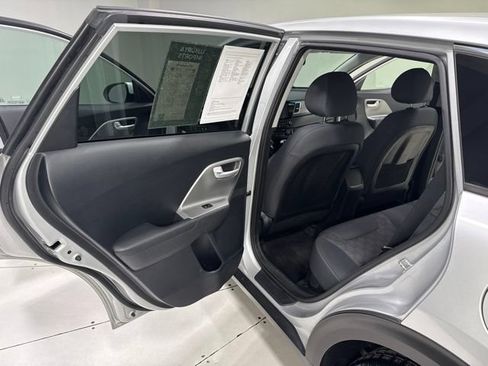 Used 2018 Kia Niro FE FWD image 22