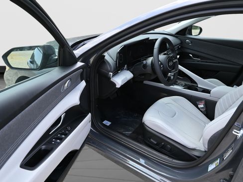 New 2025 Hyundai Elantra Limited image 10