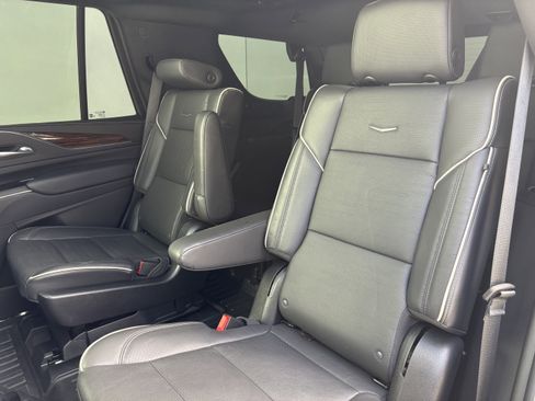 Certified 2022 Cadillac Escalade Premium Luxury image 13