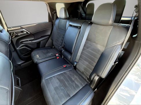 Used 2024 Mitsubishi Outlander SE image 22