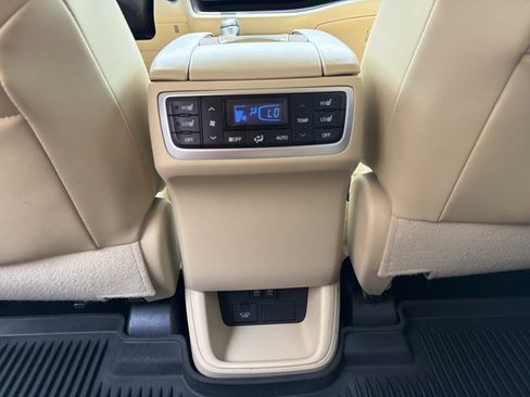Used 2018 Toyota Highlander Limited Platinum AWD/4WD image 26