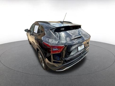 Used 2025 Chevrolet Trax LT image 3