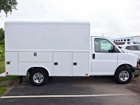 New 2025 GMC Savana 3500 w/ Power Convenience Package image 3