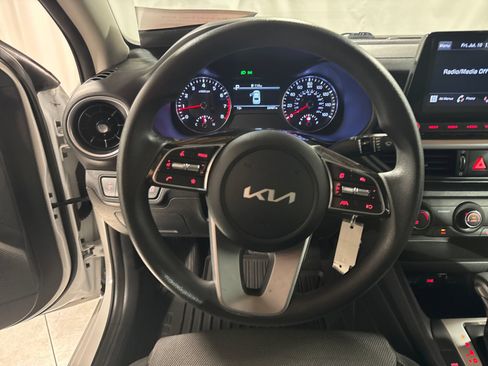 Certified 2022 Kia Forte LXS w/ LXS Technology Package FWD image 18