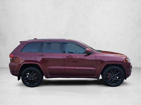 Used 2021 Jeep Grand Cherokee Laredo X AWD/4WD image 4