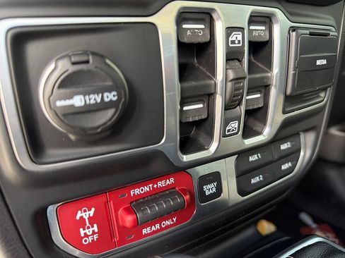 Used 2018 Jeep Wrangler Unlimited Rubicon AWD/4WD image 31