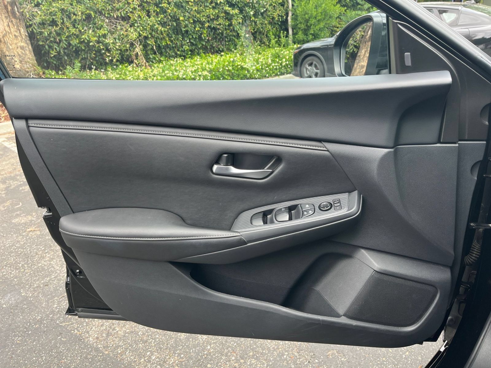 Used 2025 Nissan Sentra SV FWD image 18