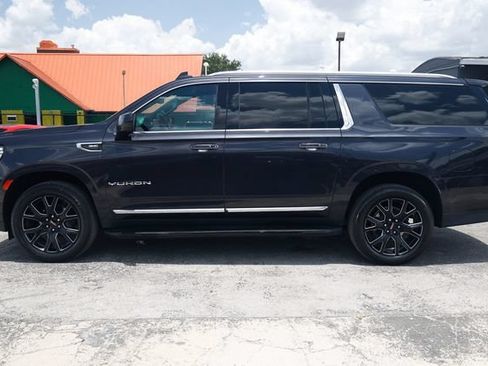 Used 2023 GMC Yukon XL SLT RWD image 4