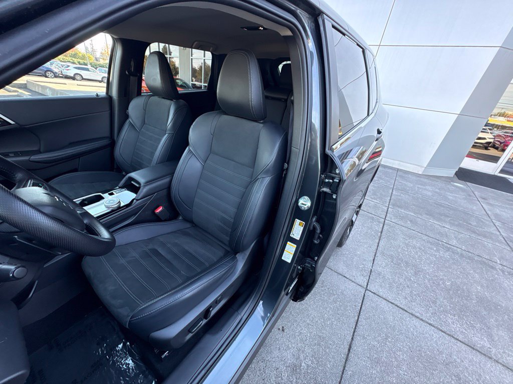 Used 2025 Mitsubishi Outlander SE AWD/4WD image 13