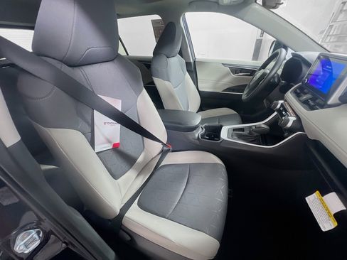 Used 2025 Toyota RAV4 XLE w/ Convenience Package image 31