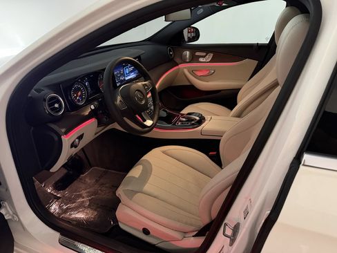 Used 2017 Mercedes-Benz E 300 4MATIC image 21
