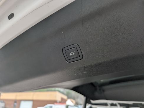 Used 2022 Chevrolet Tahoe High Country image 21