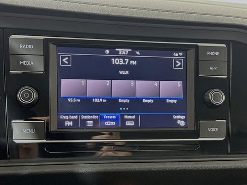 Used 2024 Volkswagen Jetta SE image 14