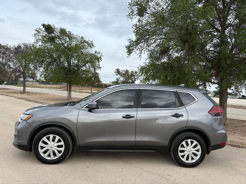 Used 2018 Nissan Rogue S image 2