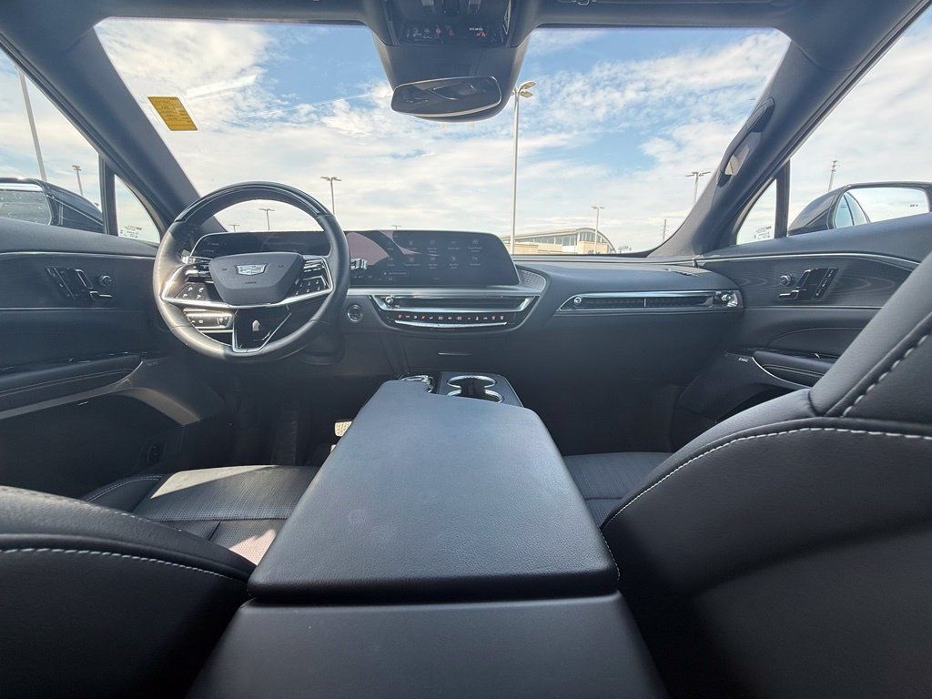 Certified 2024 Cadillac Lyriq Luxury AWD/4WD image 25