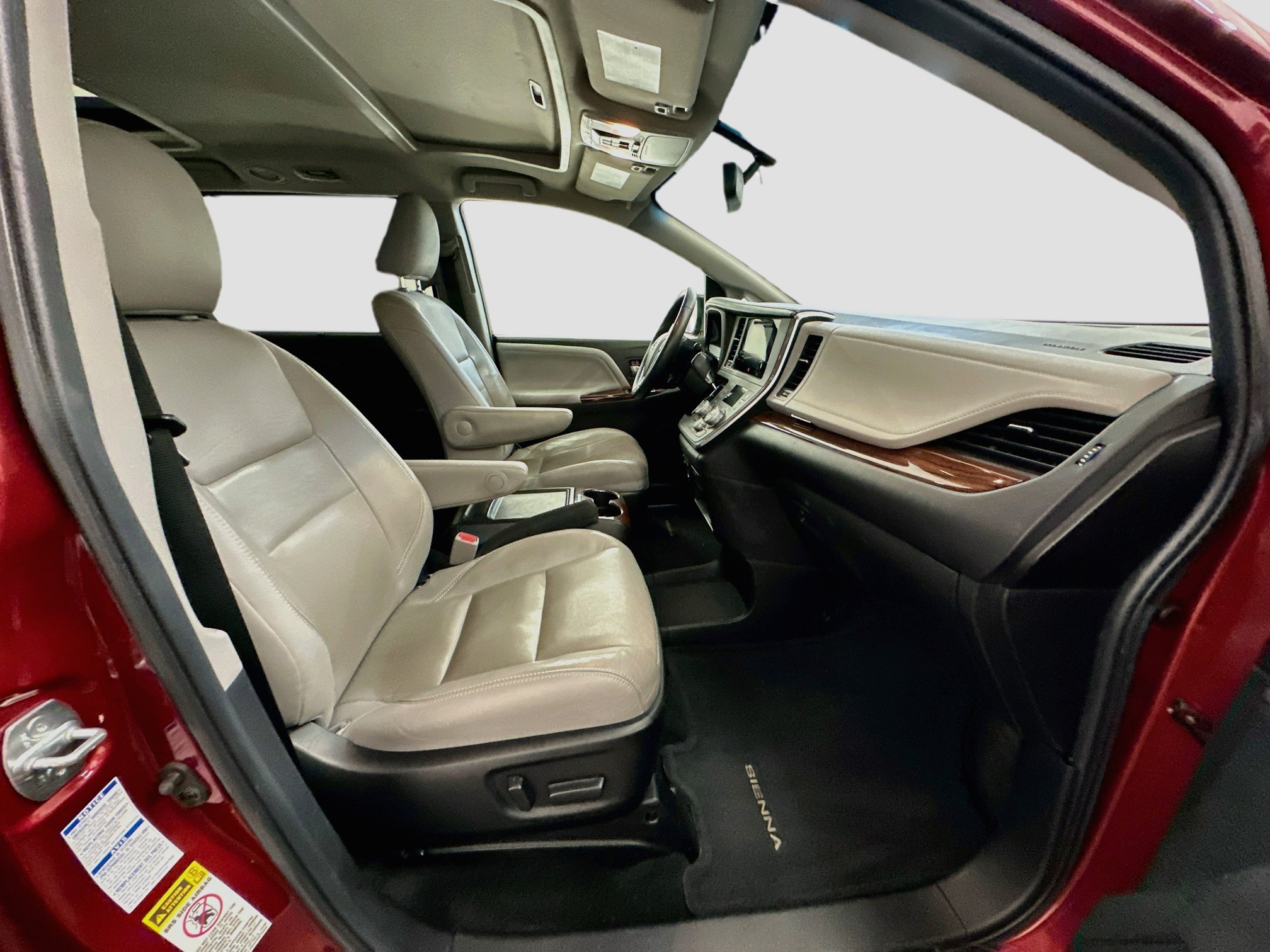 Used 2015 Toyota Sienna Limited AWD/4WD image 35