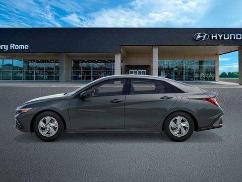 New 2026 Hyundai Elantra SE FWD image 3