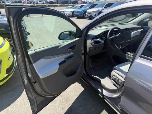 Used 2023 Chevrolet Bolt EUV Premier w/ Sun & Sound Package FWD image 9
