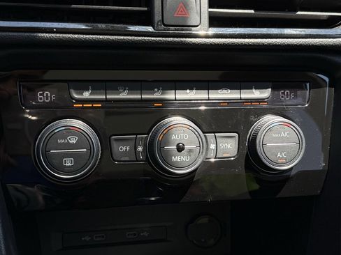 Used 2022 Volkswagen Taos SEL image 13