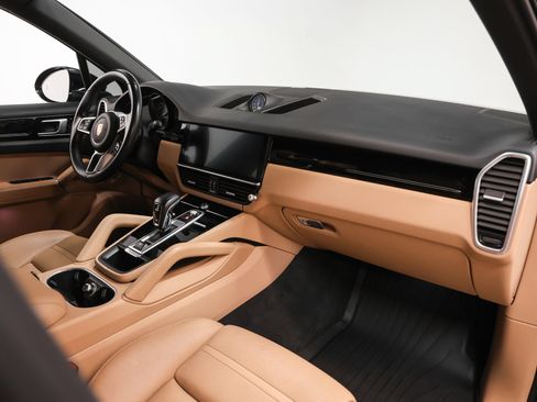 Certified 2019 Porsche Cayenne E-Hybrid AWD/4WD image 25