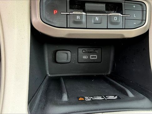 Used 2023 GMC Acadia Denali w/ Denali Ultimate Package AWD/4WD image 16