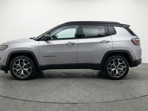 Used 2025 Jeep Compass Limited image 5