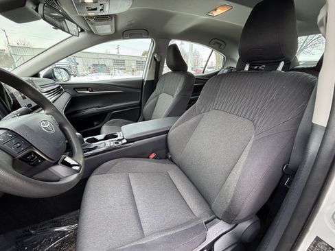 Used 2025 Toyota Camry LE image 27